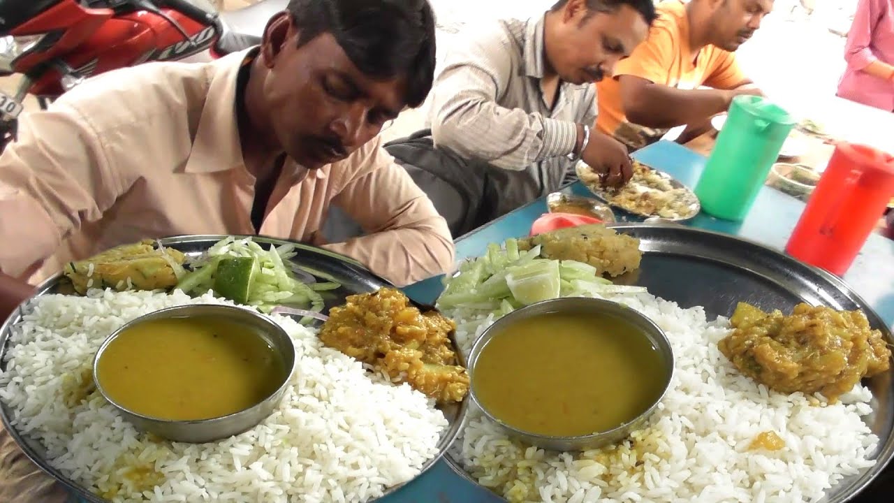 Iss Se Sasta Khana Apko Nehi Milega   Dal - Chawal - Sabji 25 Rs/ Plate   Indian Street Food