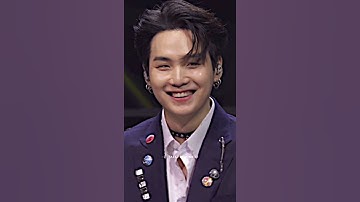 nụ cười của anh đẹp như mùa xuân vậy 🌼😽#suga #bts 😻