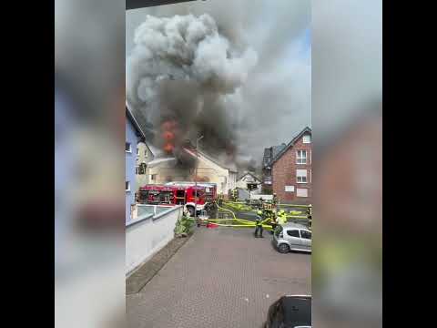 2 Tote (#Feuerwehr) beim verheerenden #Brand einer #motorrad #werkstatt  in Sankt Augustin