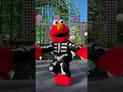 Have you seen all of the shows going on during The Count’s Halloween Spooktacular at Sesame Place?