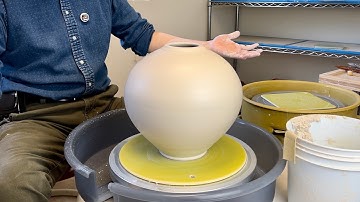 792. Testing/Throwing a 8 Lb Moon Jar on the BTH Wheel with Hsin-Chuen Lin 林新春 試用百陶會拉坯機