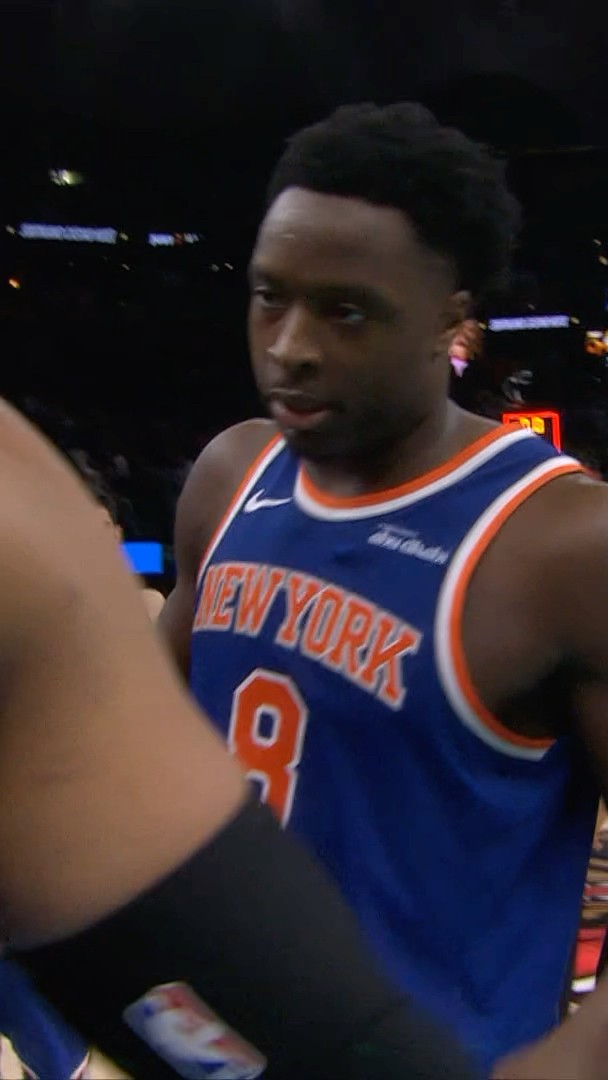 WILD SEQUENCE to close out Grizzlies vs Knicks ?