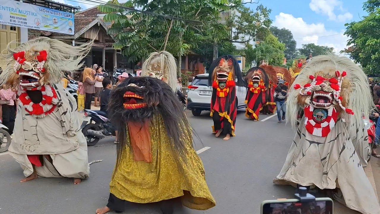 Karnaval Drumband & Barongan Singo Lodro Sedekah Bumi Padas Todanan