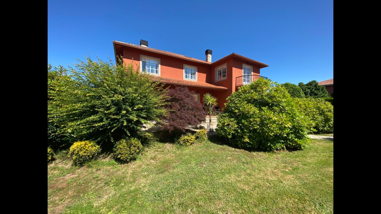 CHALET CON PISCINA EN EL ENTORNO DE SANTIAGO