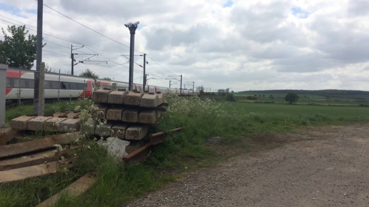 82214 91105 pass (Retford) Grove Road Crossing YouTube