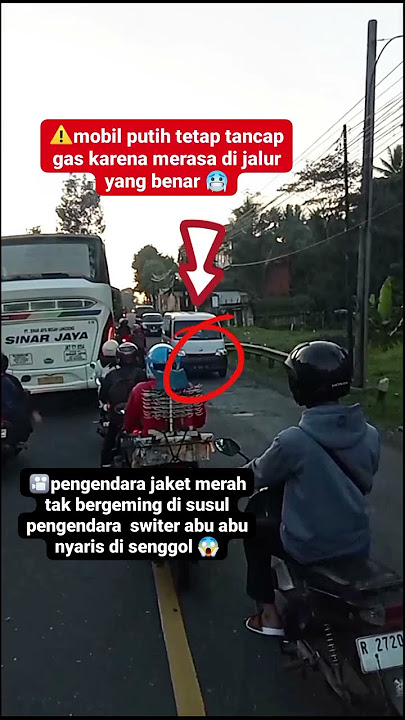 mobil putih tancap gass π±βοΈ #videoviral #automobile #kecelakaan #ceritahariini #news