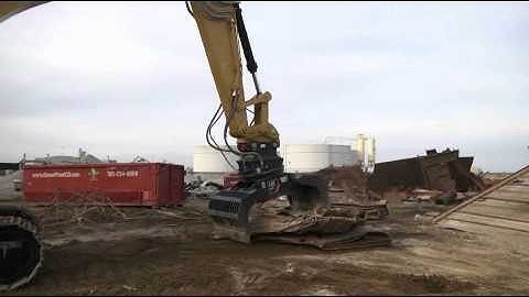 Cat G Series Scrap & Demolition Grapple in Action