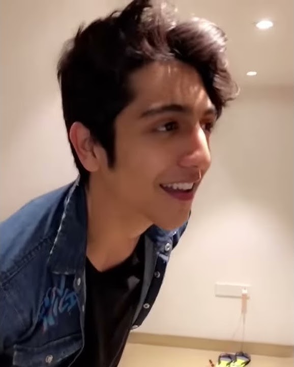 Ahaan panday - song Kyon Hawa Veer Zara - by (Sofiya)YouTube