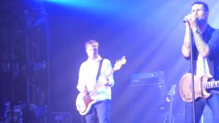 Maroon 5 - Give A Little More [Live @ Casino de Paris, 02.03.2011] [HD]