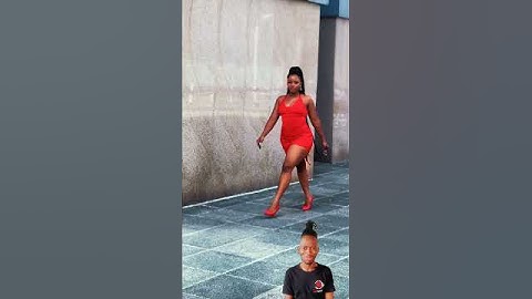 Change dresses and shoes while practicing walking! Reaction SBI TECHN edm deep house music