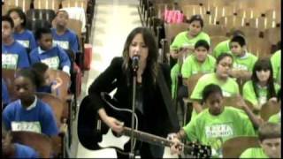 KT Tunstall &amp; PS22 Chorus &quot;(Still A) Weirdo&quot;