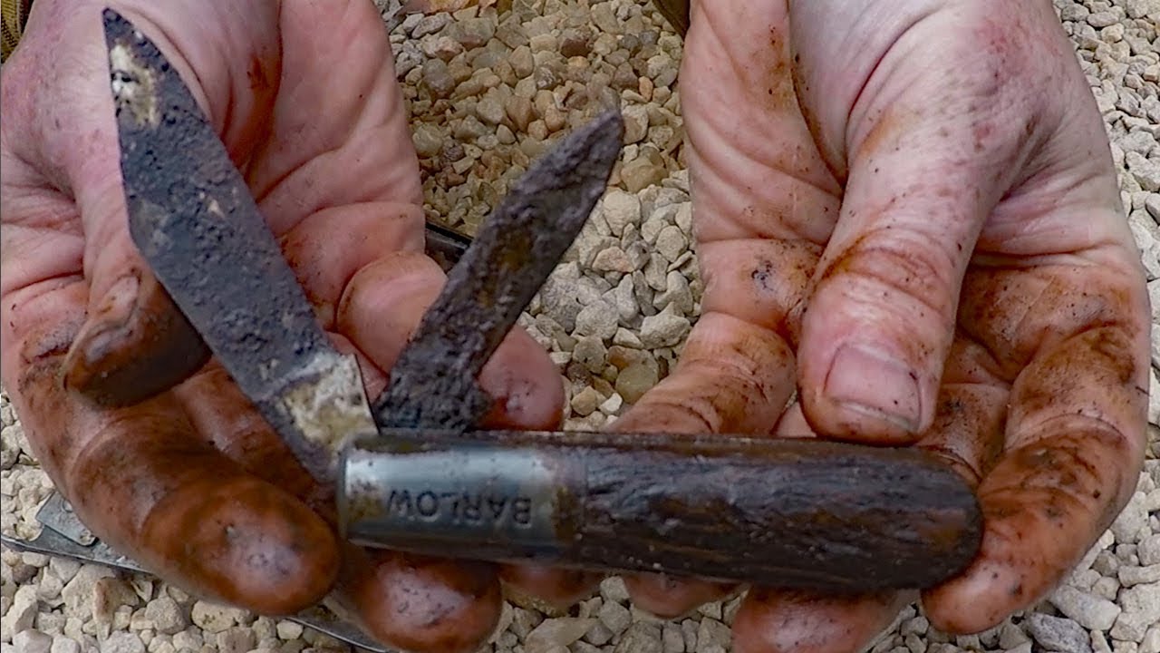 Metal Detecting an Old Playground – 1 hr challenge!  Treasure hunting finds