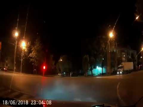 Парня переехала машина Парня переехала машина
