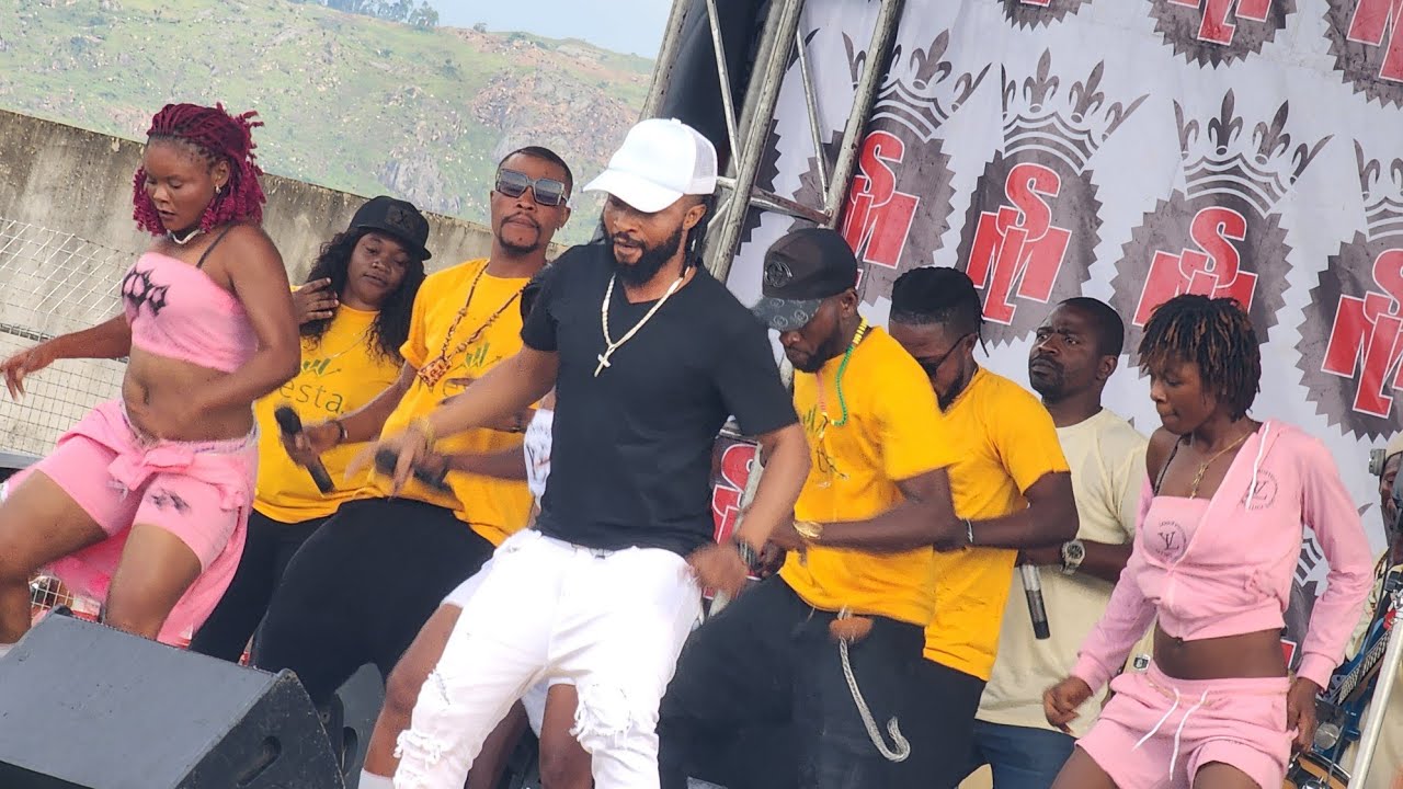 Didier KUNGA En direct du stade moderne de Kindia Intégralité du concert 10 août 2025