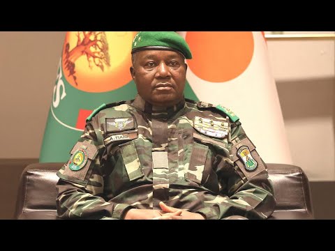 Macron à Prépare Ses Sous Prefectets De La Côte D Ivoire De L Algerie De La Mauritanie Et Du Benin