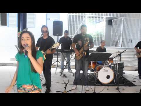Show beneficente no Colégio e Curso Evolução