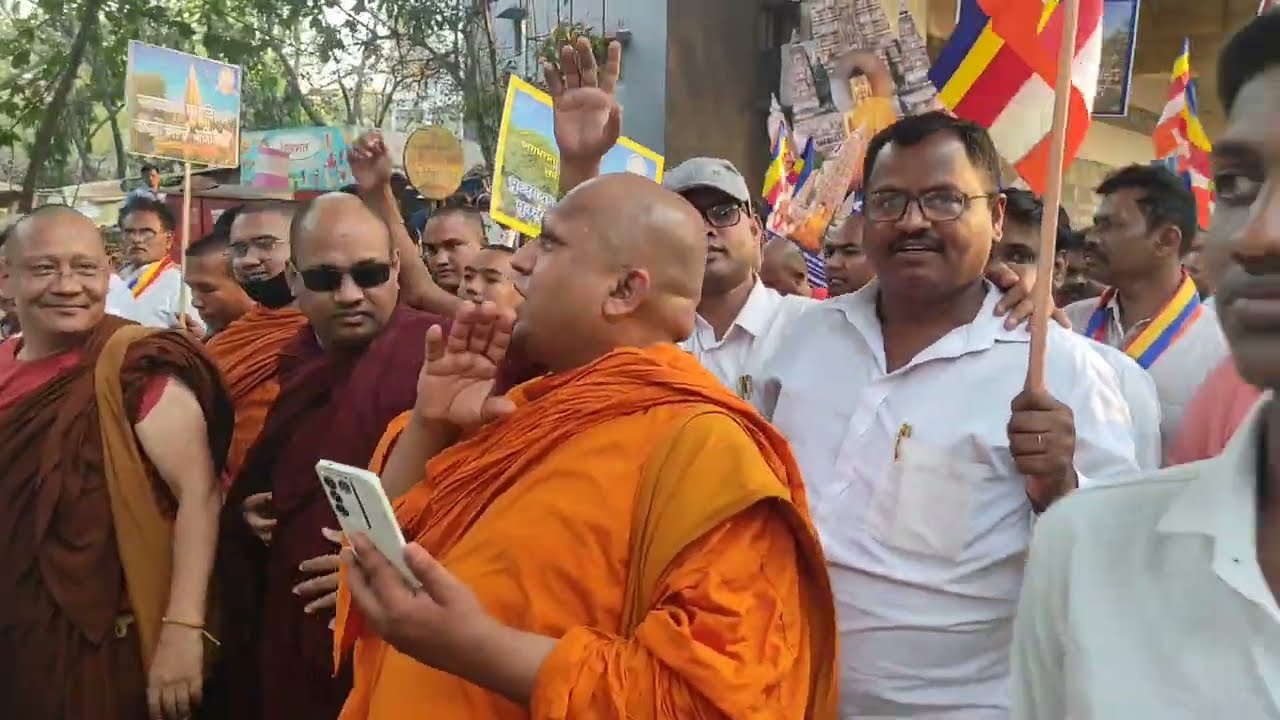 महाबोधी महाविहार मुक्ती आंदोलन कल्याण येथे भंते गौतमरत्न थेरो यांच्या नेतृत्वात विशाल आक्रोश मोर्चा