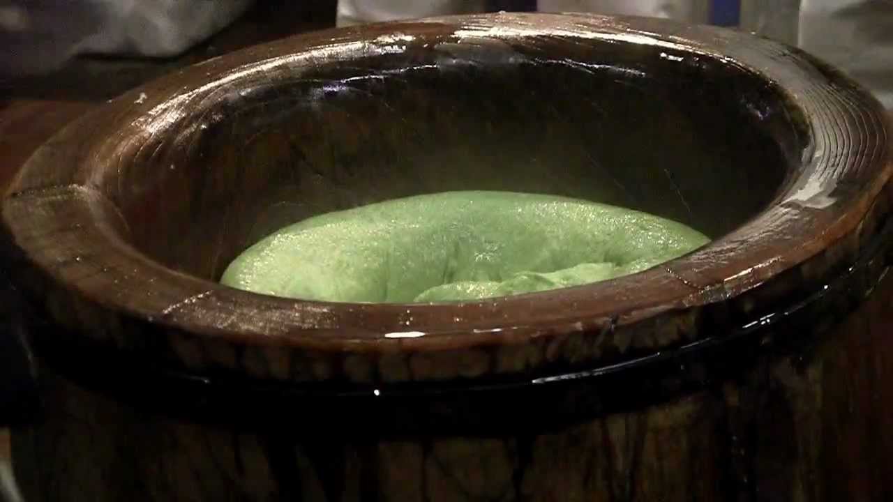 Dramatic Japanese rice cake pounding 高速餅つき 奈良 中谷堂