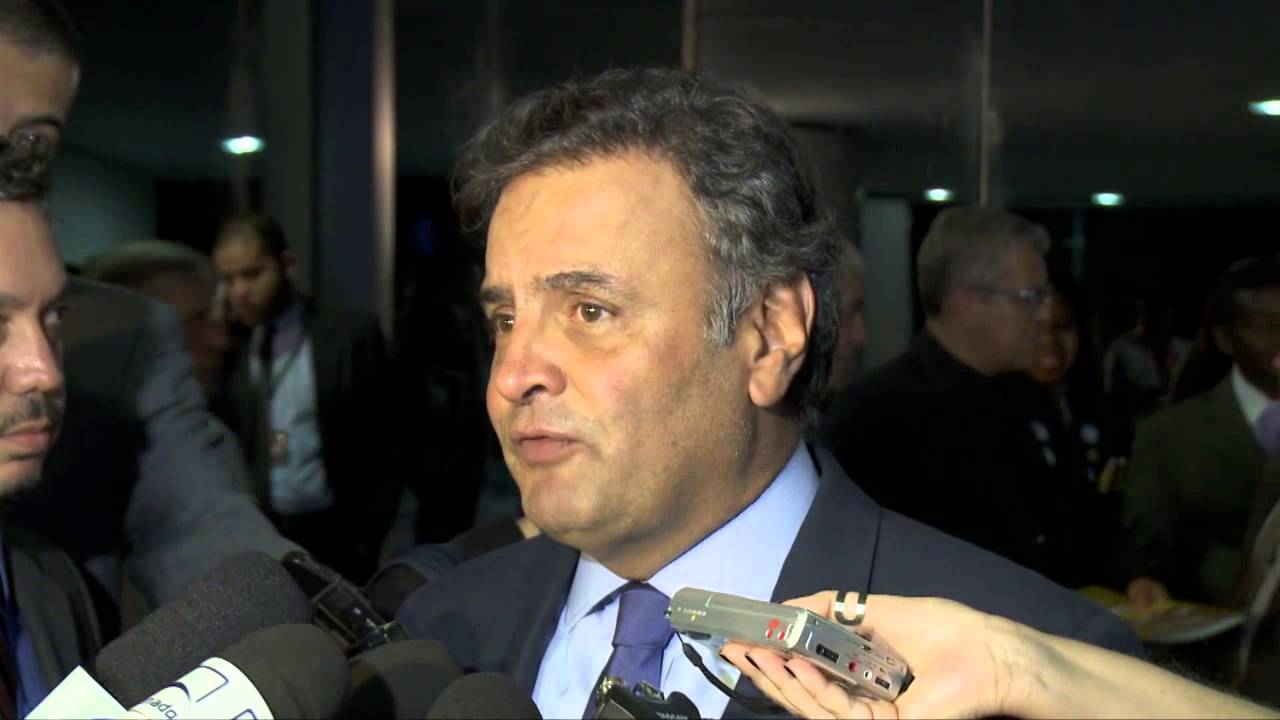 Coletiva senador Aécio Neves - Nota de rebaixamento da Petrobras - 25/02/15