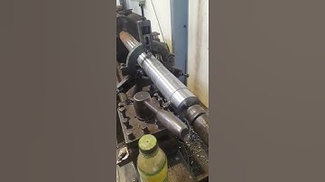 Gia công tiện trục dài 1500mm trên máy cơ.