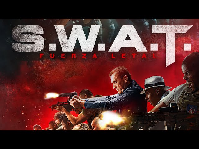 Fronter Swat en el exterior de la placa de prueba de balas Lucha
