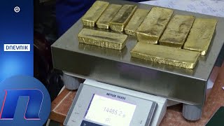 Pomama Za Investicionim Zlatom. Za Zlatne Poluge Redovi U Zlatarama.