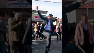 Biz sadece zeybek oynarken diz çökeriz.