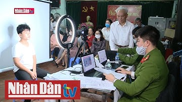 Công an Hà Nội tăng ca đêm làm căn cước công dân mới cho người dân