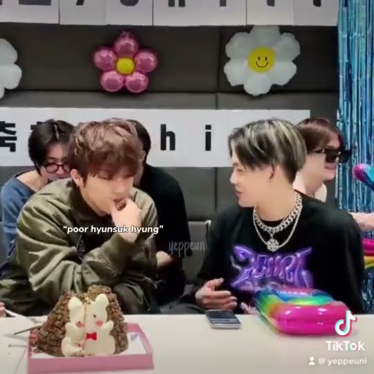 Hyunsuk's lovely kids woo&dobby😆❤️ #treasure #hyunsuk #yg #vlive