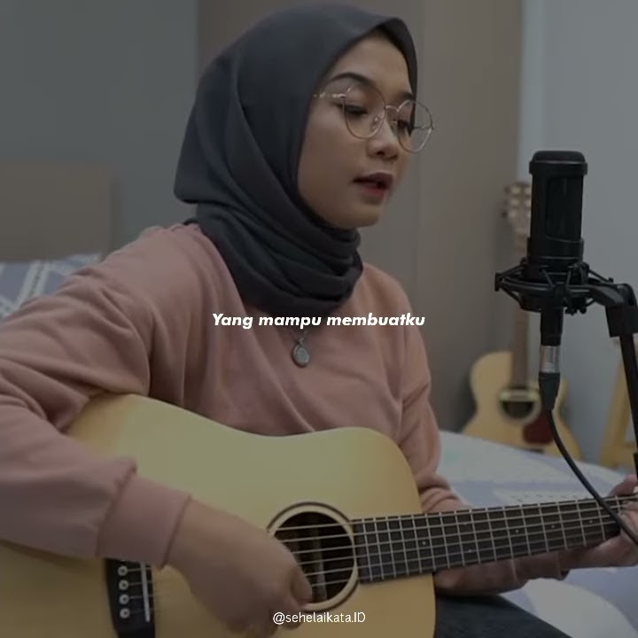 Story WA Lyrics Lagu Viral DiTiktok 30 Detik - Menepi (Ngatmombilung Cover Akustik By Regita Echa)