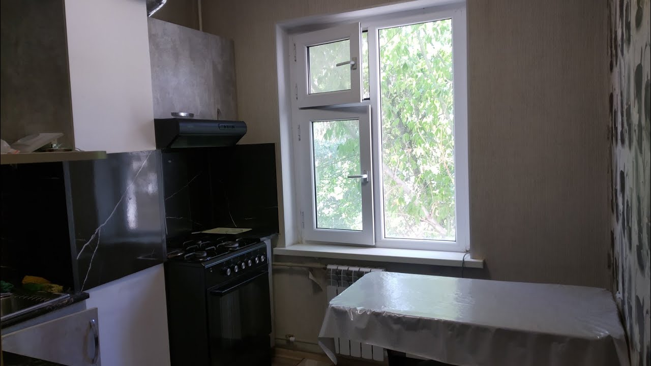 Small kitchen neat & clean