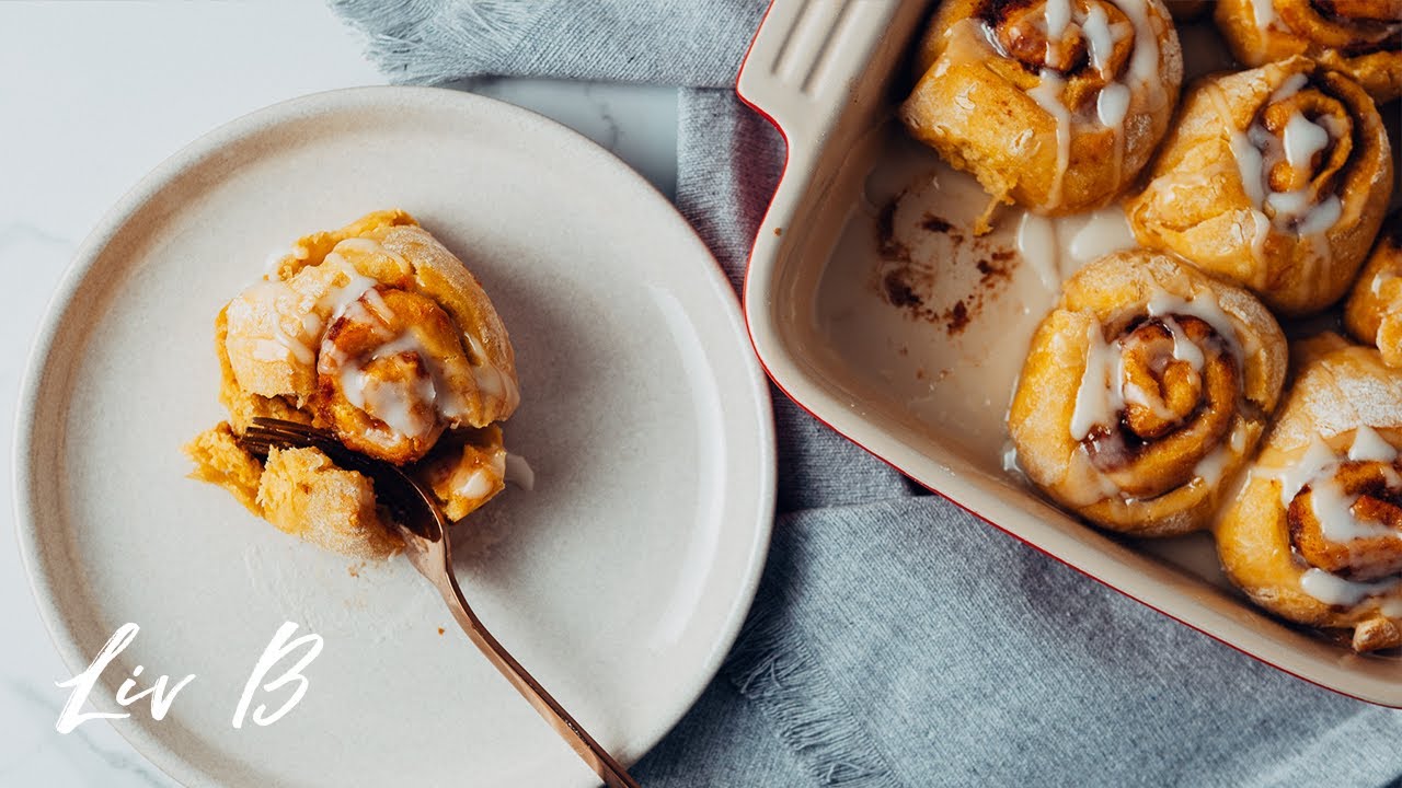 Pumpkin Spice Cinnamon Rolls (vegan)