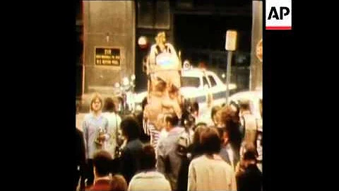 SYND 10-3-74 SEVEN FORMER NIXON ADVISORS ENTER COURT ON WATERGATE CHARGES