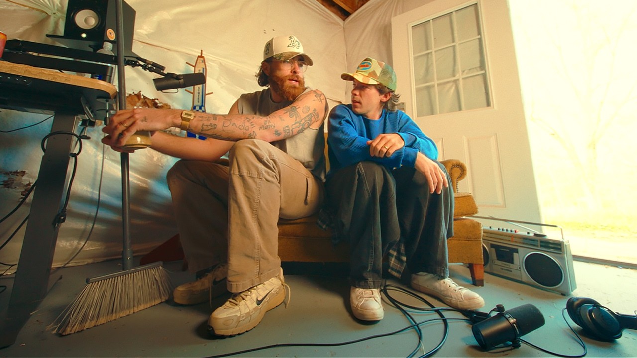 Guarda Connor Price & Nic D - All About (Official Video) su YouTube Guarda Connor Price & Nic D - All About (Official Video) su YouTube