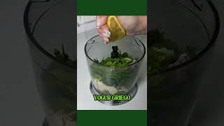 Pollo con crema de aguacate