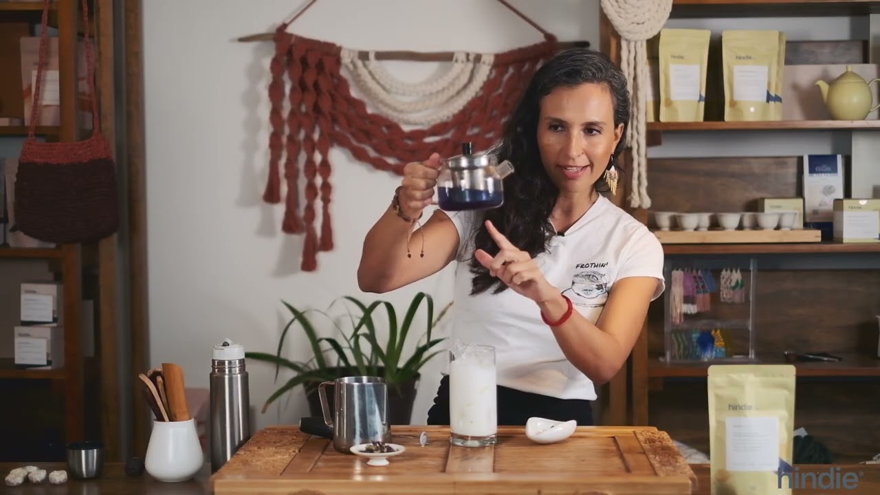 ¿Cómo preparar un latte azul?