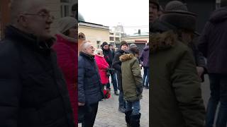 Люди пришли к могиле Владимира Высоцкого в день рождения артиста / Ваганьковское кладбище 25.01.2025