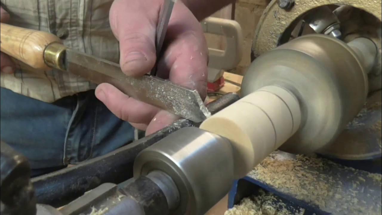 Токарные приспособы по металлу. Как научиться на токарном станке. Токарное дело для начинающих по металлу учебник. Основы токаря. Точение ваз на токарном станке.