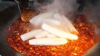 Weißer Rettich tteokbokki (würziger Reiskuchen) - Korean Street Food