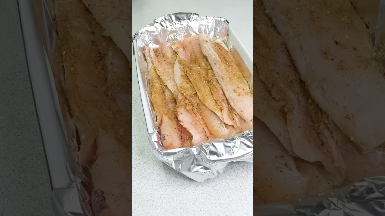 Как приготовить рыбу в духовке: рецепт с луком и сливочным маслом