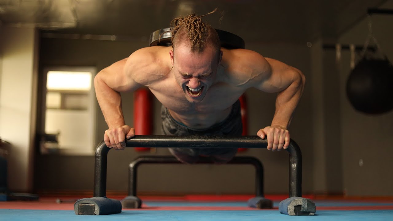 Moje TOP cviky na HRUDNÍK s vlastnou váhou!