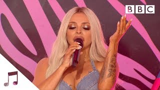 Little Mix perform 'Bounce Back' LIVE - BBC Resimi