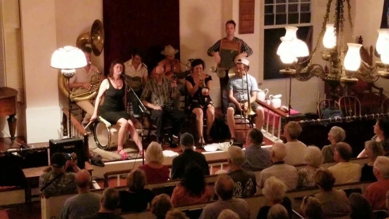 Tuba Skinny, "Broken heart blues", @the little brown church Roundpond
