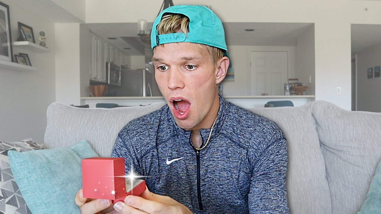 SEEING MY GIRLFRIEND'S ENGAGEMENT RING FOR THE FIRST TIME! - YouTube