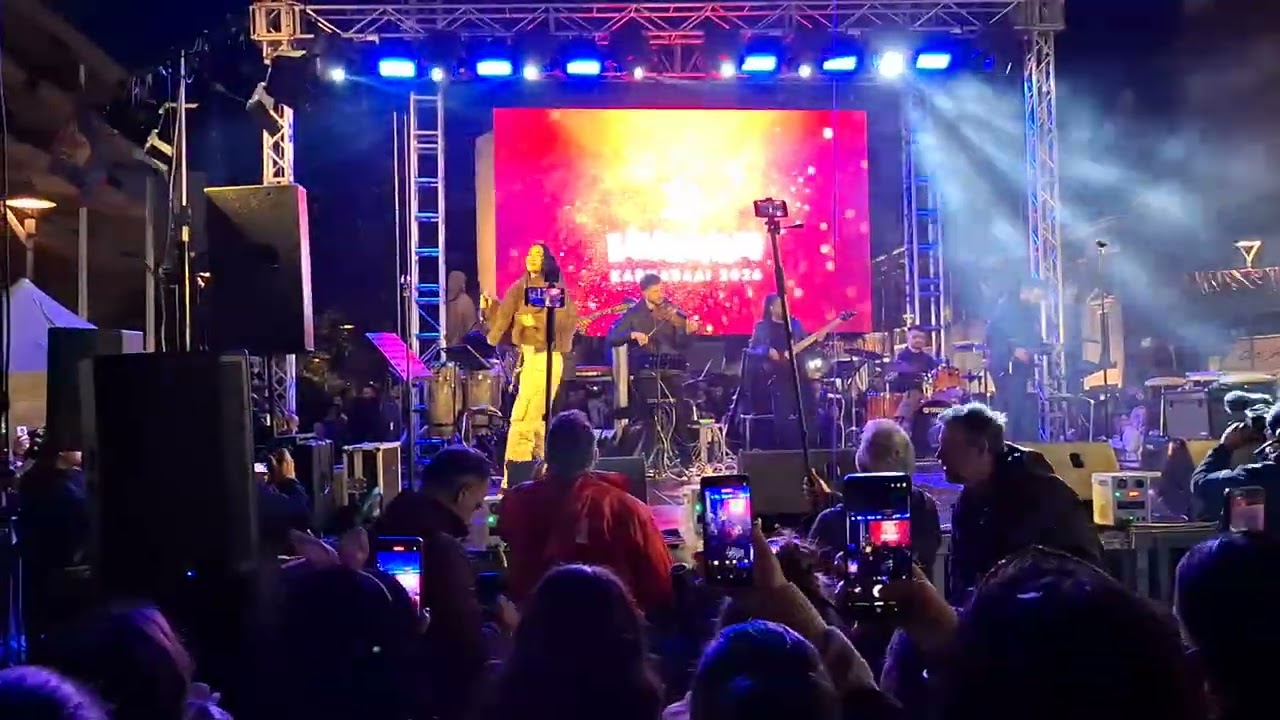 KALAMATA – O CARNAVAL TERMINOU COM LIVE ACT E GRANDE SHOW COM IVI ADAMOU 🎸🥁KALAMATA GREECE 🇬🇷