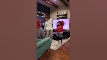Thumbnail of ROSÉ & Bruno Mars - APT. 兄妹でママに披露♪ @roses_are_rosie #shorts