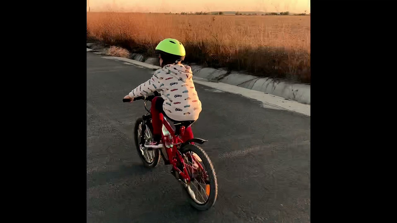 Rockrider ST900 20 inch - YouTube