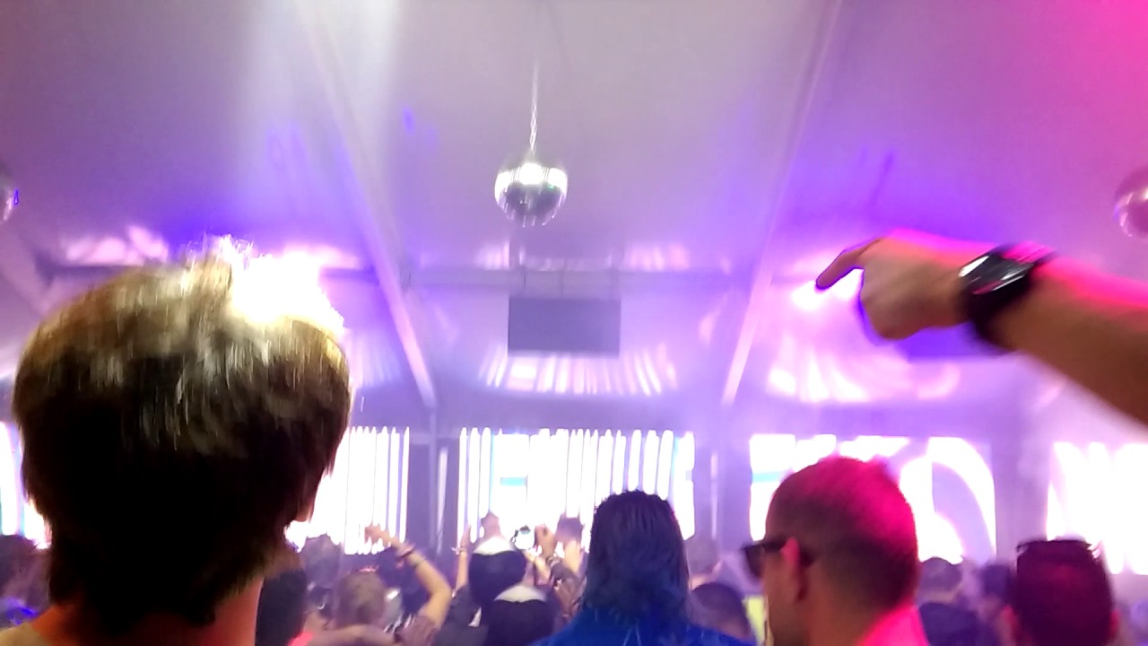 Lostly @ Luminosity Beach Festival - Paul Van Dyk - Animacion