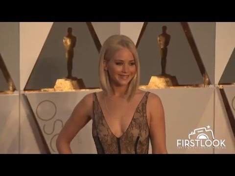 Jennifer Lawrence arrives at the 2016 Oscars in Hollywood