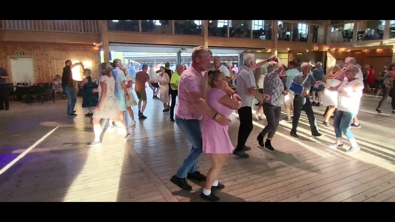 Lady Banana med Larz Kristerz på Lavvotunet Dokka Camping Dansnytt Vigdis Øie